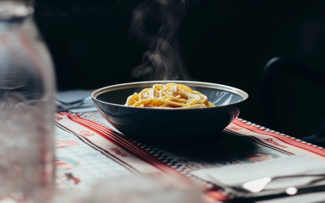La pasta alla carbonara è uno dei piatti italiani più famosi e falsificati all’estero